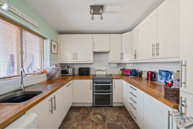 40 Waleton Acres, Carew Road, Wallington photo 4