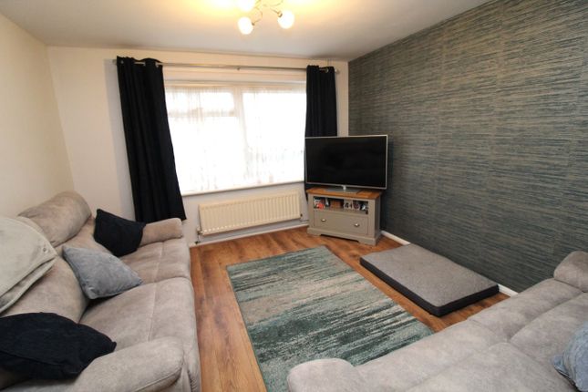 28, Cutters Close, Leicester photo 4
