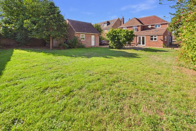 174, Broomhill, Downham Market photo 2