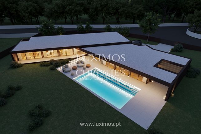 Villa for sale in 4485 Modivas, Portugal