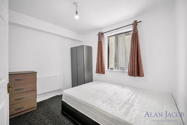 Flat 43, Wyvern House, Grays photo 3