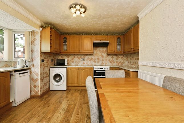 33, Rogers Avenue, Worksop photo 4