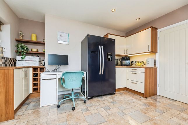 15, Loakfield Drive, South Yorkshire photo 4