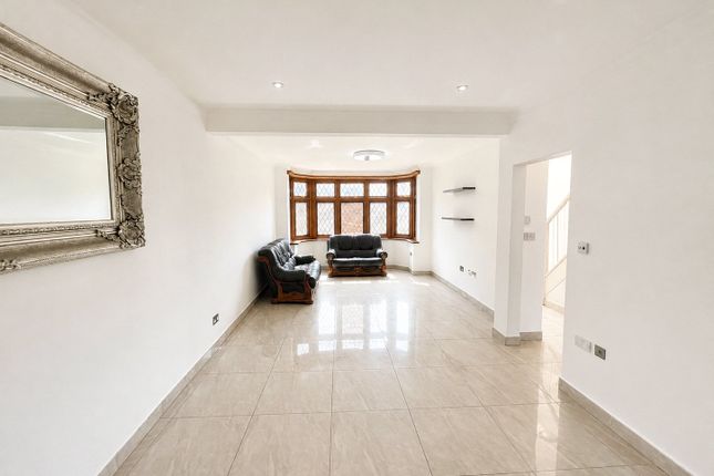2, Morland Gardens, Greater London photo 2