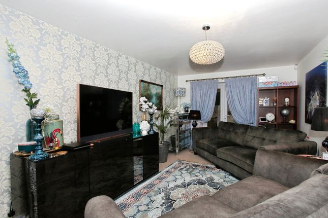 1, Manor Drive, Peterborough photo 2