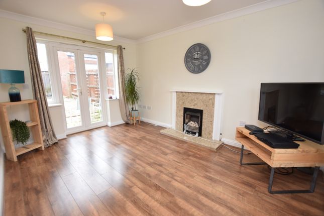 25, Woodlands, Huntingdon photo 2