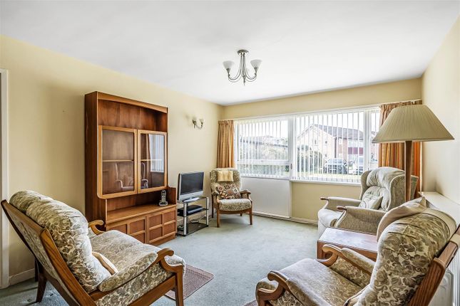 29, Master Close, Oxted photo 4