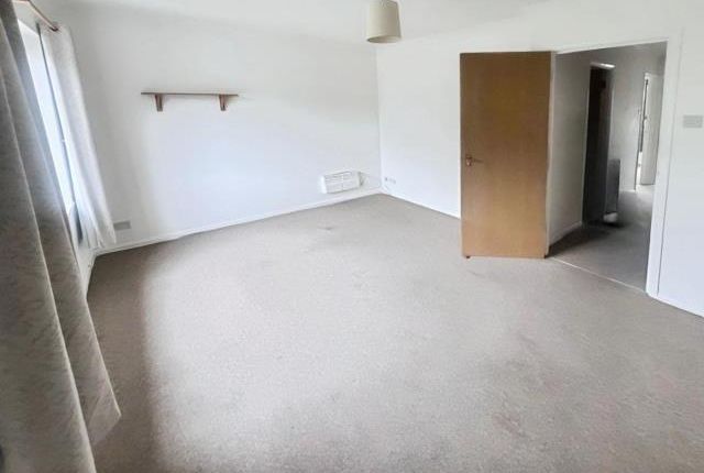 Flat 26 Sinclair Gate, Griffiths Acre, Aylesbury photo 2