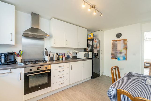 35, Hamilton Way, Chichester photo 4