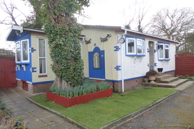 Mobile/park home for sale in Cummings Hall Lane, Lake View Park, Romford, Essex