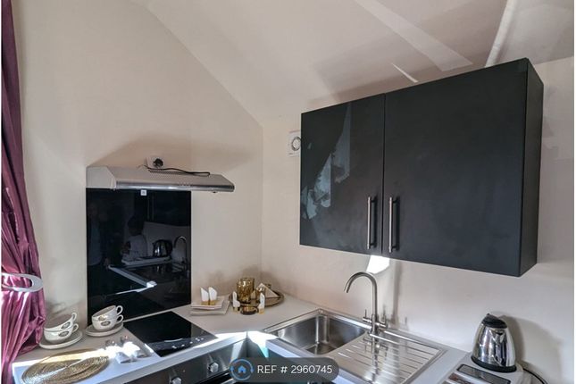 One Bedroom Flat, Jesmond, Newcastle Upon Tyne photo 3