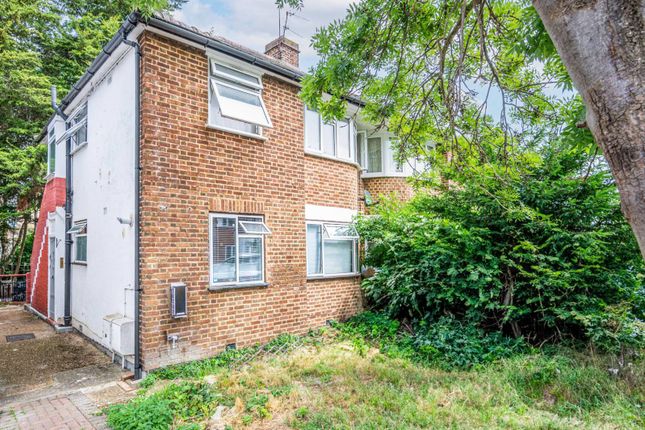 Maisonette for sale in Runnymede, Colliers Wood, London