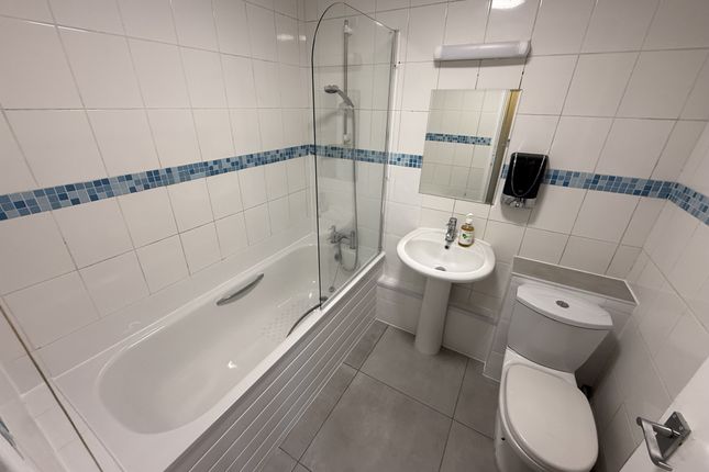 Clements Court, HOUNSLOW photo 3