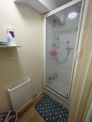 Flat to rent in Bedford Road, Reading, Berkshire