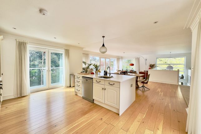 2, Benellen Avenue, Bournemouth photo 2