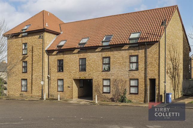 Thumbnail Flat for sale in Shaftesbury Quay, Hertford, Herts