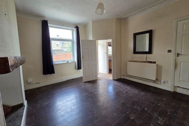 20 Alma Street, Queensbury photo 2