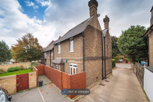 A Trinity Crescent, Tooting Bec Tooting Bec, London photo 2