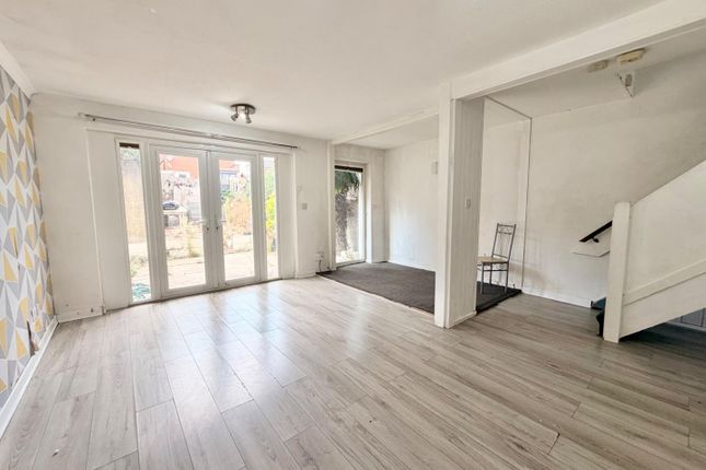 115, Kingfisher Drive, Smiths Wood photo 2