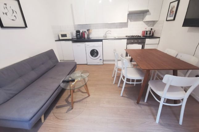 Flat to rent in Maple Street, Fitzrovia, London