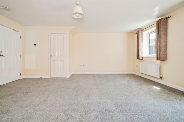 27, Tulip Tree Road, Worthing photo 2