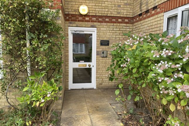 Flat to rent in Woodmill Court, London Road, Ascot