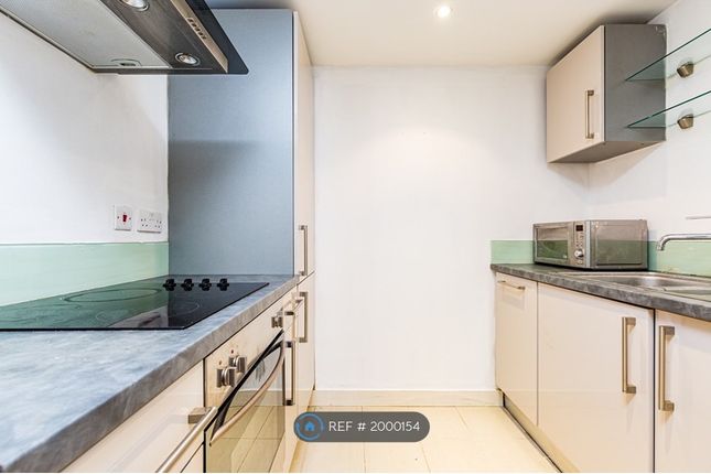Flat to rent in Bacon Street, London