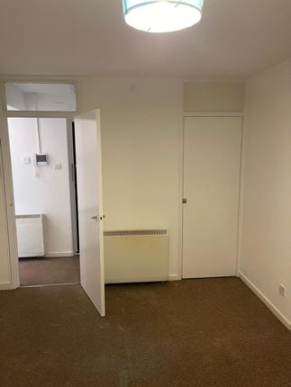 104, Longford Court, Hendon photo 5