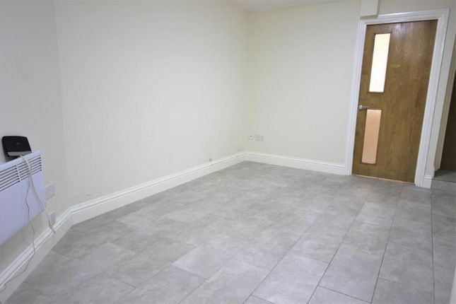 Flat 10, 99, Coventry Street, Worcestershire photo 5