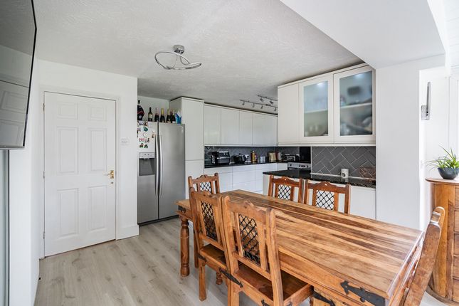 17 Romsey Close, Ashford photo 4
