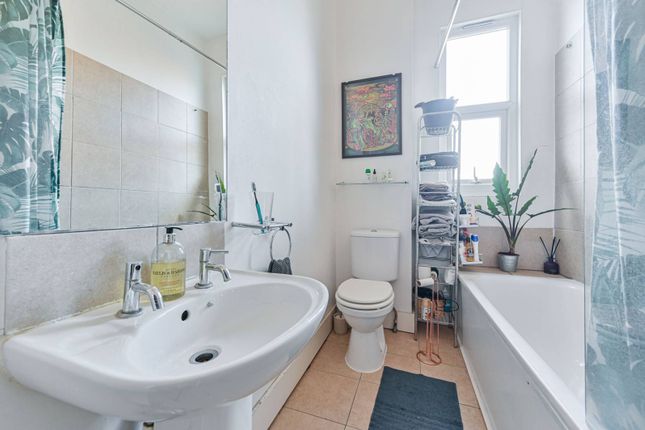 Flat for sale in Christchurch Road, Tulse Hill, London