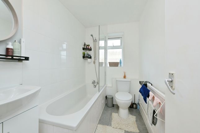 Flat for sale in Bourne Crescent, Northampton, Northamptonshire