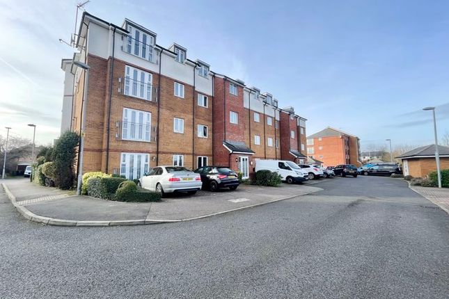 Thumbnail Flat for sale in Stokers Close, Dunstable