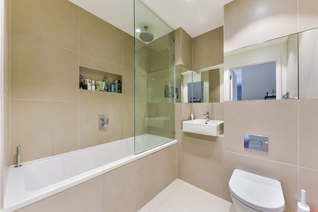 Flat for sale in Broomhill Road, London