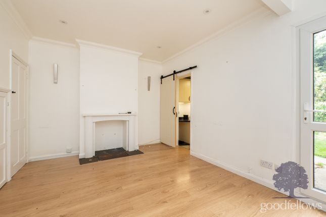 10, Caledon Road, Surrey photo 5