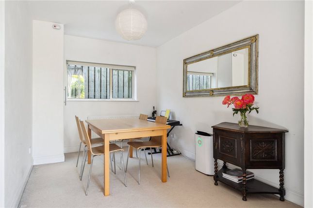 5, Linden Court, Headington photo 4