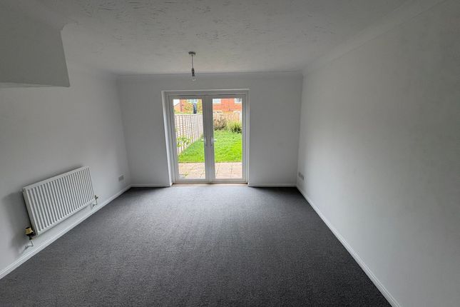 34 Barnfields, Gloucester photo 3