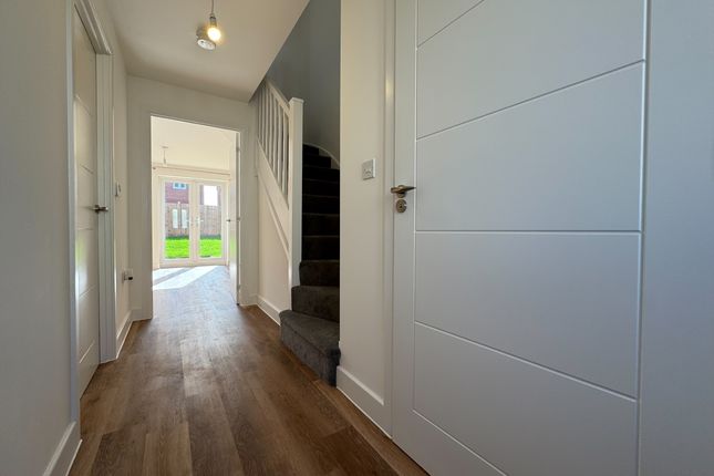 15, Durleigh Avenue, GRANTHAM photo 2