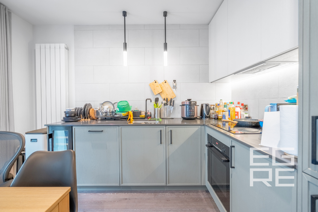 Flat 301, 4 Windsor Square, London photo 4
