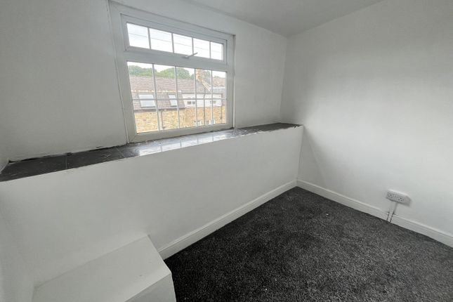 16 Chapel Avenue, Burnopfield, NEWCASTLE UPON TYNE photo 2