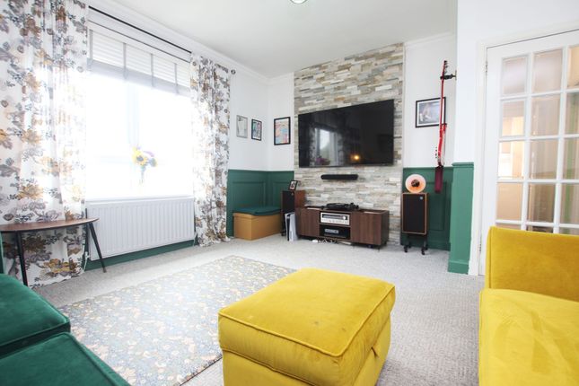 2 Ramsay Crescent, Bathgate photo 4