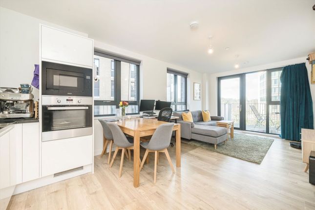 Flat 240, Viscount House, 8, Lakeside Drive, London photo 4