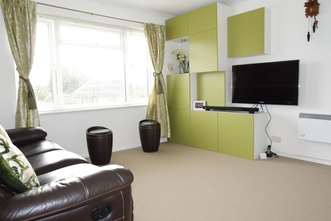 Flat 12, 77 The Elms, Feltham Hill Road, Ashford photo 4