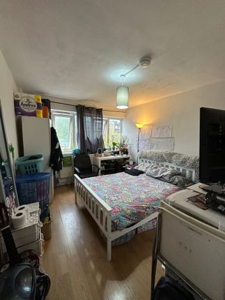 Room to rent in Kedleston Walk, Bethnal Green, London