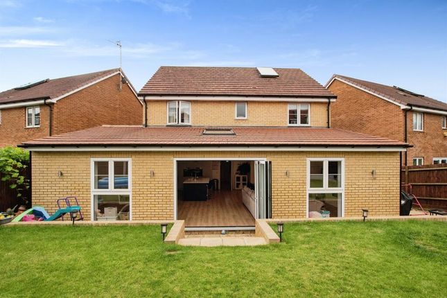 2, Ivy Close, Watford photo 2