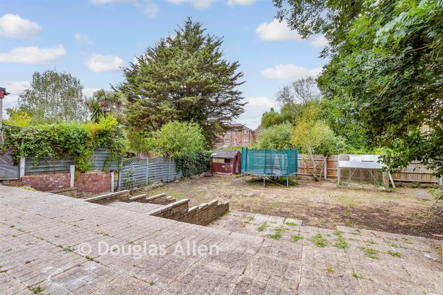 94, Markmanor Avenue, London photo 4