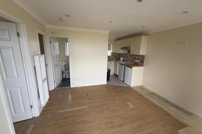 60, Waterside Park, The Street, Lowestoft photo 2
