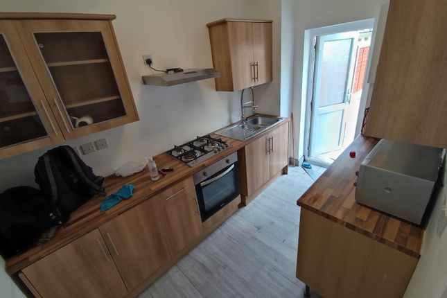 14, Elizabeth Close, London photo 4