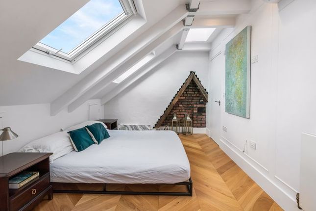 Flat for sale in Fortune Green Road, West Hampstead, London