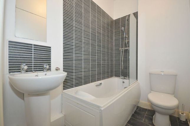 15, Pintail Close, Cheltenham photo 4